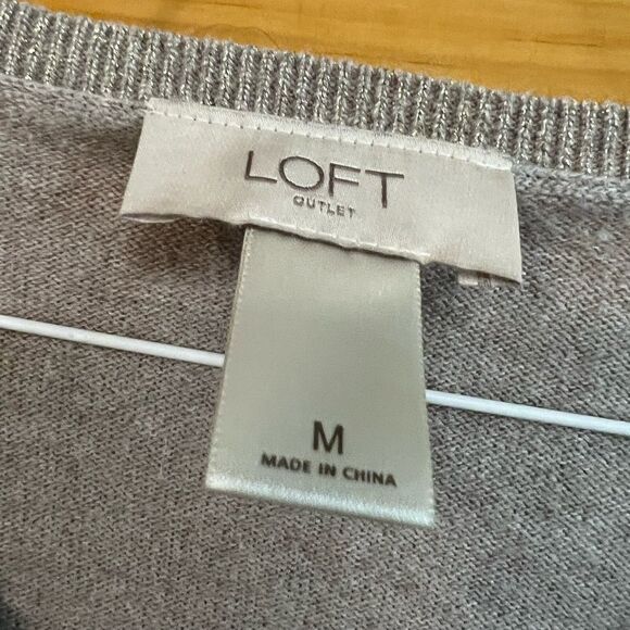 Loft sz. M lt. gold v neck sweater with glitter thread @ neck, cuffs, & bottom - Picture 4 of 5